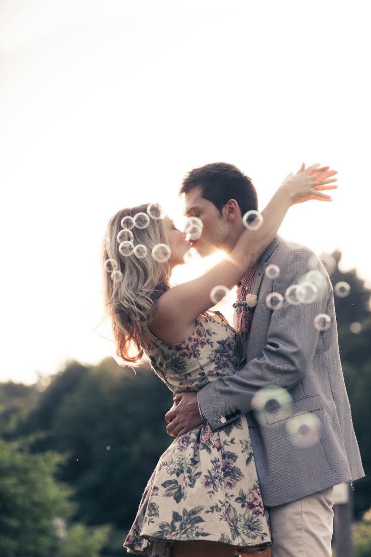 Cute Bubbles ♡ Ideas for Joyful Wedding Photos That Spark Happiness ♡にて紹介している画像