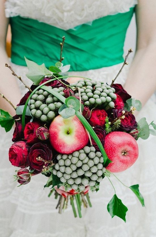Juicy & Fresh: Adorable Fruit Mix Bouquets!にて紹介している画像