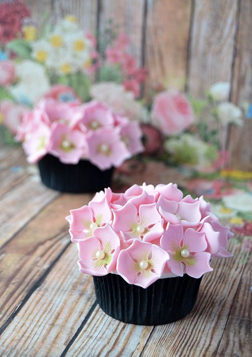 梅雨にぴったり♡本物みたいなあじさいカップケーキ＊にて紹介している画像