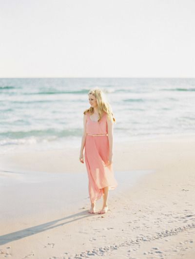 今年の秋のトレンド"ダスティーピンク"が可愛いwedding dressコレクション♡にて紹介している画像