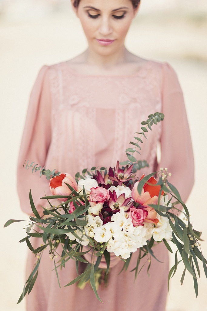 今年の秋のトレンド"ダスティーピンク"が可愛いwedding dressコレクション♡にて紹介している画像