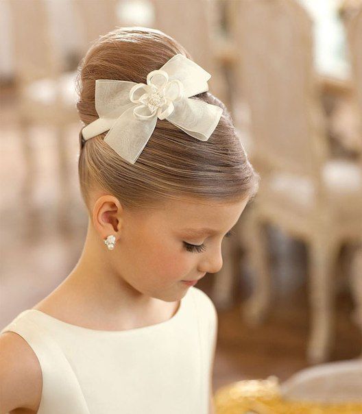 Find Your Ideal Bride Style! A Special Feature on Updo Hairstyles♡にて紹介している画像