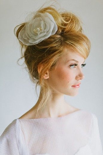 Find Your Ideal Bride Style! A Special Feature on Updo Hairstyles♡にて紹介している画像