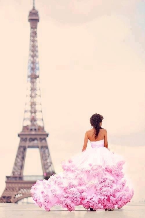 今年の秋のトレンド"ダスティーピンク"が可愛いwedding dressコレクション♡にて紹介している画像