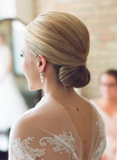 Find Your Ideal Bride Style! A Special Feature on Updo Hairstyles♡にて紹介している画像