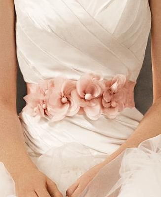 サッシュベルトの色はどうする？カラー別イメージまとめ♡にて紹介している画像