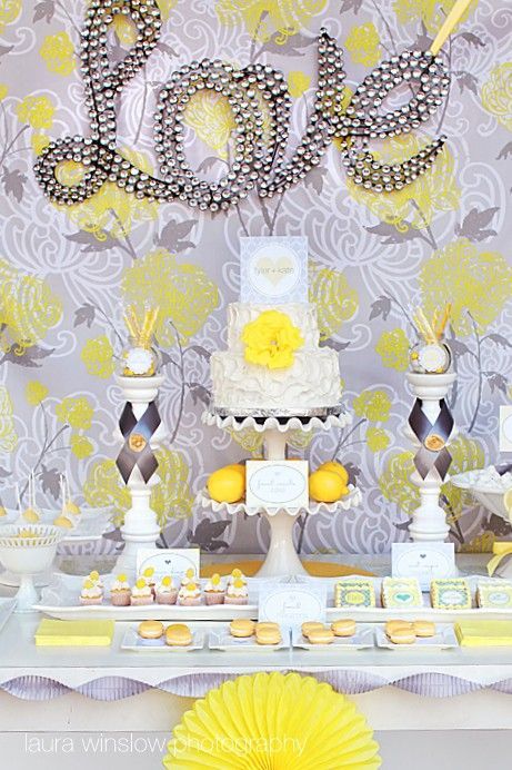 Charming Wedding with Complete Gray and Yellow Color Coordination♡にて紹介している画像