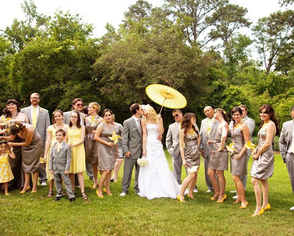 Charming Wedding with Complete Gray and Yellow Color Coordination♡にて紹介している画像