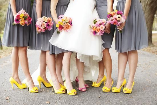 Charming Wedding with Complete Gray and Yellow Color Coordination♡にて紹介している画像