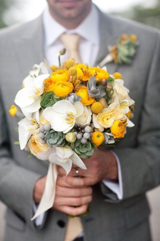 Charming Wedding with Complete Gray and Yellow Color Coordination♡にて紹介している画像