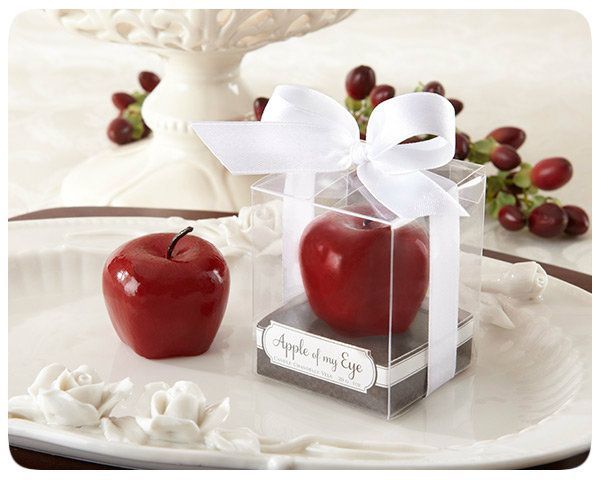 "Awakening with a Prince's Kiss: Wedding Ideas Inspired by 'Snow White' ♡"にて紹介している画像