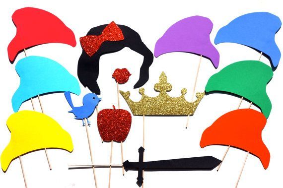 "Awakening with a Prince's Kiss: Wedding Ideas Inspired by 'Snow White' ♡"にて紹介している画像