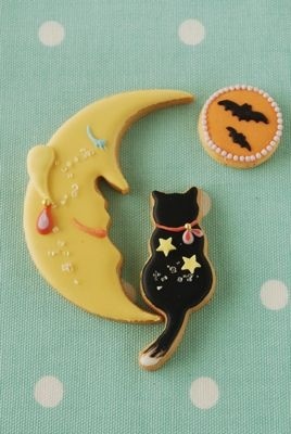 Trick or Treat! Perfect Mini Gifts: Halloween-Themed Iced Cookies ♡にて紹介している画像