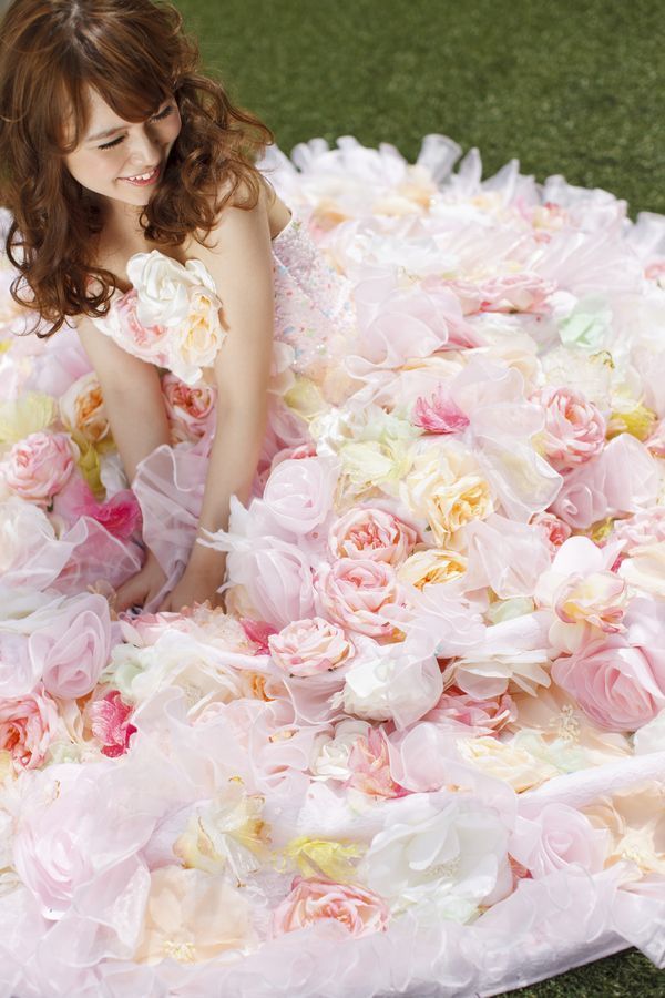 桃色ラブリー♡ほんのりピンクカラーのweddingドレスが可愛すぎる♡にて紹介している画像