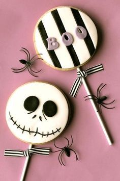 Trick or Treat! Perfect Mini Gifts: Halloween-Themed Iced Cookies ♡にて紹介している画像