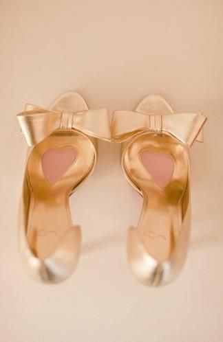 Sparkling Elegance: A Romantic and Adorable Champagne Gold Heel Collection♡にて紹介している画像