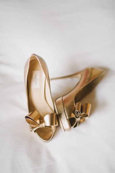 Sparkling Elegance: A Romantic and Adorable Champagne Gold Heel Collection♡にて紹介している画像