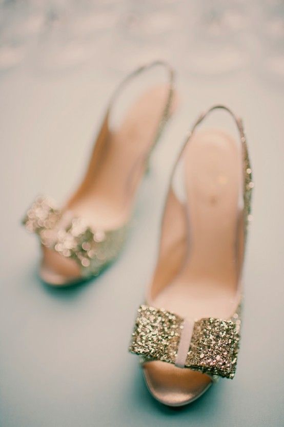 Sparkling Elegance: A Romantic and Adorable Champagne Gold Heel Collection♡にて紹介している画像