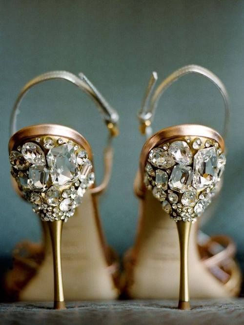 Sparkling Elegance: A Romantic and Adorable Champagne Gold Heel Collection♡にて紹介している画像