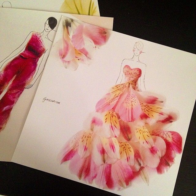 Too Beautiful! A Dress Painted with Real Petals Becomes a True Work of Art.✨にて紹介している画像