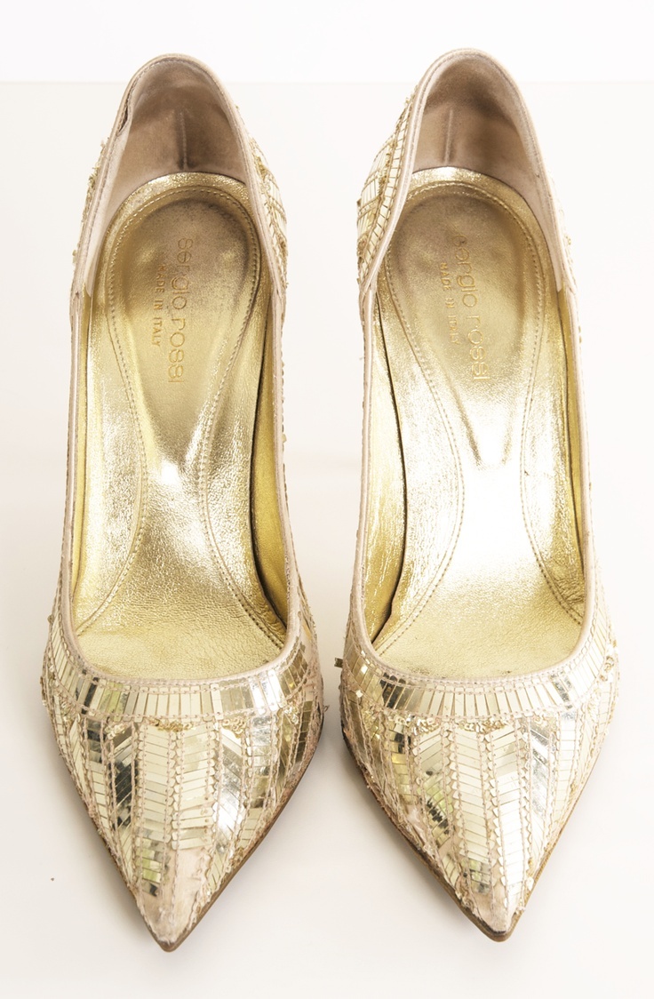 Sparkling Elegance: A Romantic and Adorable Champagne Gold Heel Collection♡にて紹介している画像