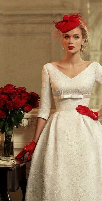 Charming and Elegant: Key Features of 1950s-Inspired Wedding Dresses♡にて紹介している画像