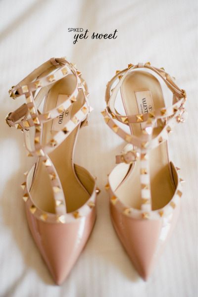 Sparkling Elegance: A Romantic and Adorable Champagne Gold Heel Collection♡にて紹介している画像