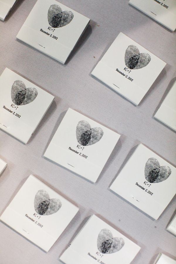 One-of-a-Kind ♡ Wedding Items Crafted with Fingerprints!にて紹介している画像