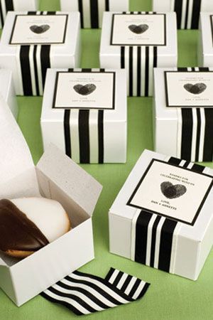 One-of-a-Kind ♡ Wedding Items Crafted with Fingerprints!にて紹介している画像