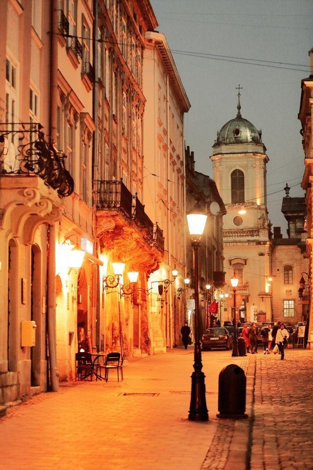 ハネムーンに行きたい！ウクライナにある『恋のトンネル』がとっても素敵♡にて紹介している画像