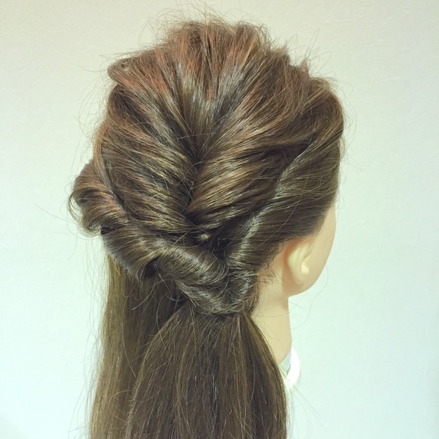 The Evolution of Kururinpa!? The "Nejirinpa" Hair Style: Easy Yet Professional♩にて紹介している画像