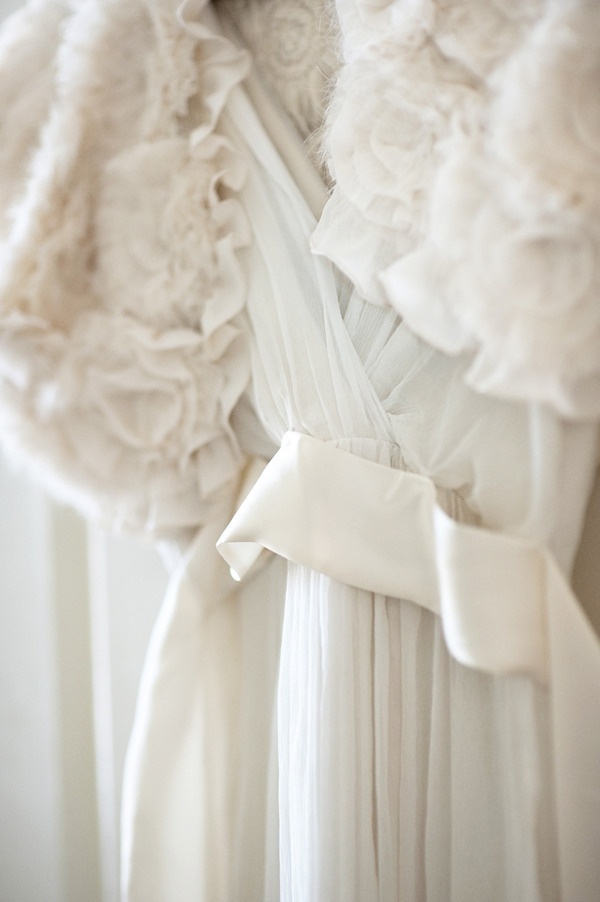 Photogenic! A Guide to Capturing Memorable Wedding Dress Photos ♡にて紹介している画像