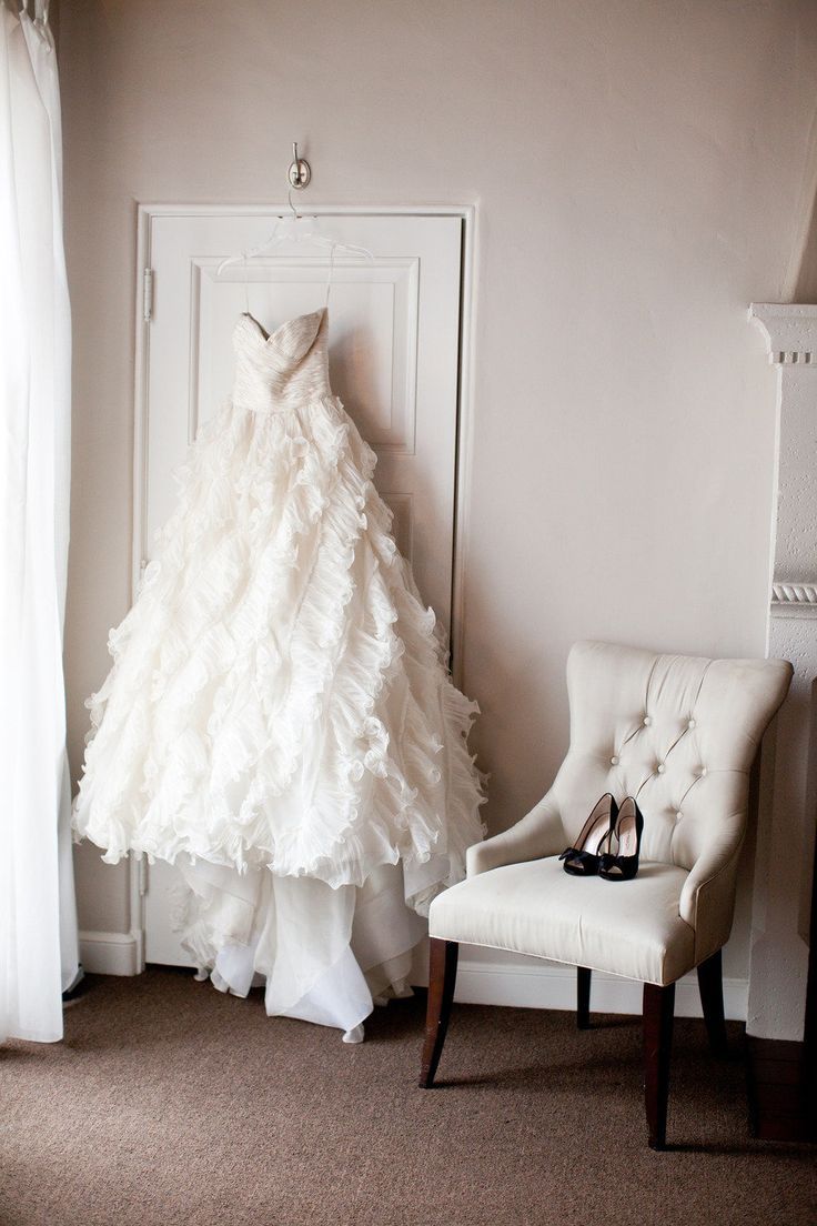 Photogenic! A Guide to Capturing Memorable Wedding Dress Photos ♡にて紹介している画像