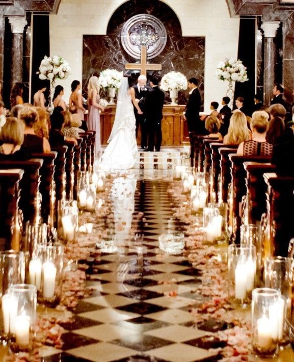 DIY Guide: Create Your Own Unique 'Aisle' for Just the Two of You!にて紹介している画像