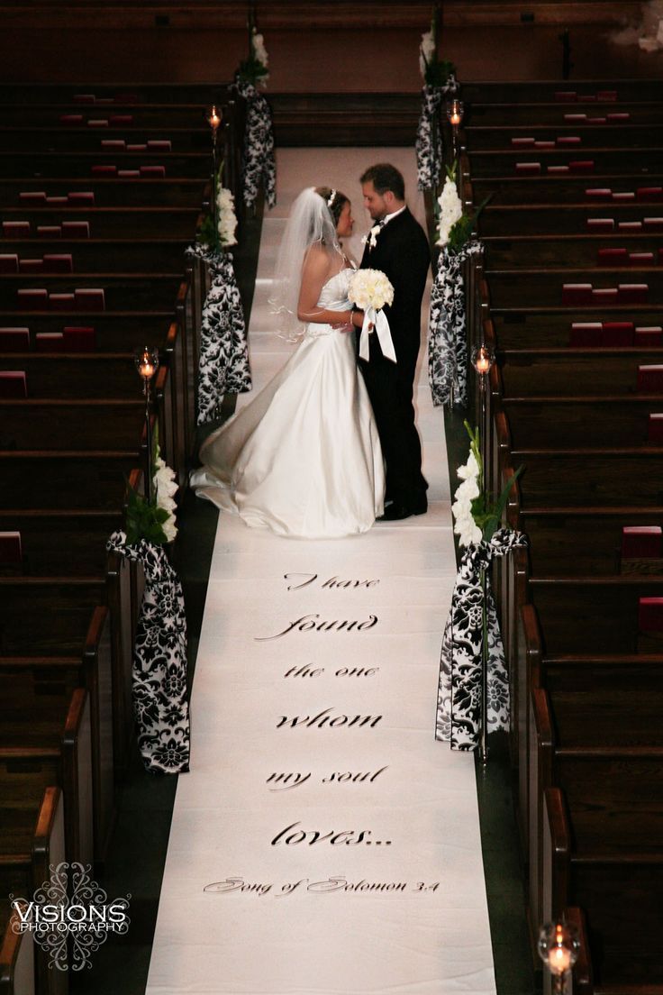 DIY Guide: Create Your Own Unique 'Aisle' for Just the Two of You!にて紹介している画像