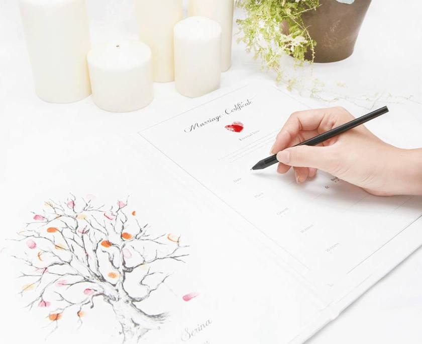 しるしあう、ひとつのしるし＊ゲストみんなで作る『Marca』の指紋ウェルカムボードが可愛い♡にて紹介している画像