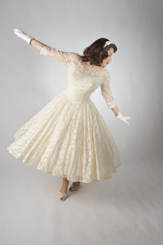 Showcasing Ankle: Adorable Midi Wedding Dresses Collection♡にて紹介している画像