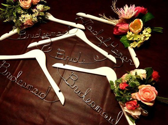 DIY Original Design with Wire: How to Create Your Own Bridal Hanger ♡にて紹介している画像