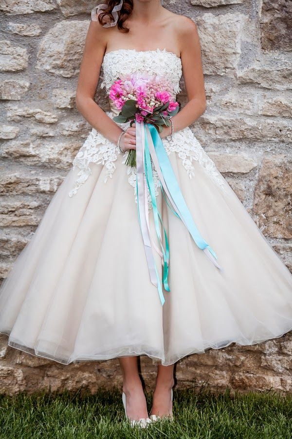 Showcasing Ankle: Adorable Midi Wedding Dresses Collection♡にて紹介している画像