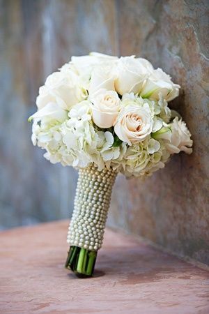 Unified Wedding with White Roses: A Collection of Images Exuding Luxury and Eleganceにて紹介している画像