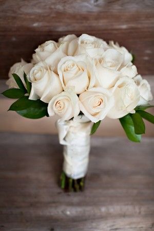 Unified Wedding with White Roses: A Collection of Images Exuding Luxury and Eleganceにて紹介している画像