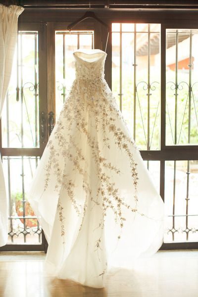 Photogenic! A Guide to Capturing Memorable Wedding Dress Photos ♡にて紹介している画像