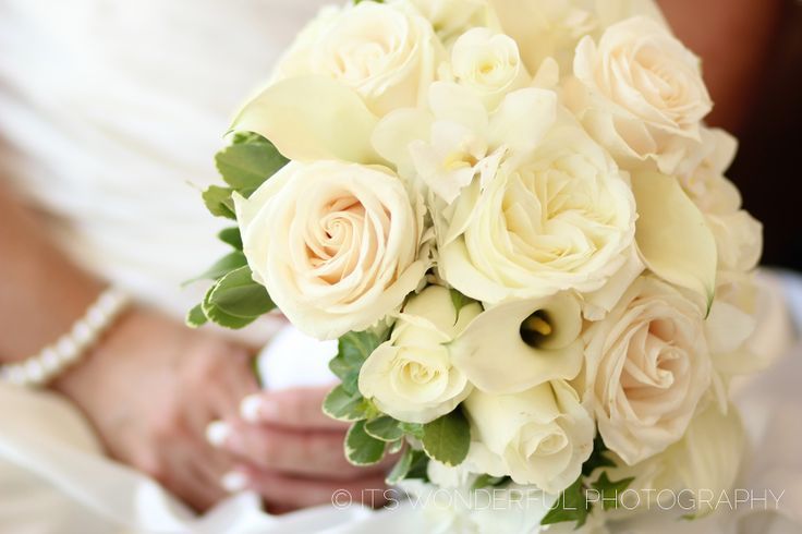 Unified Wedding with White Roses: A Collection of Images Exuding Luxury and Eleganceにて紹介している画像