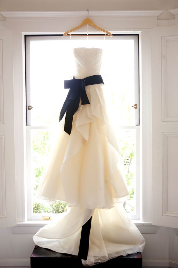 Photogenic! A Guide to Capturing Memorable Wedding Dress Photos ♡にて紹介している画像