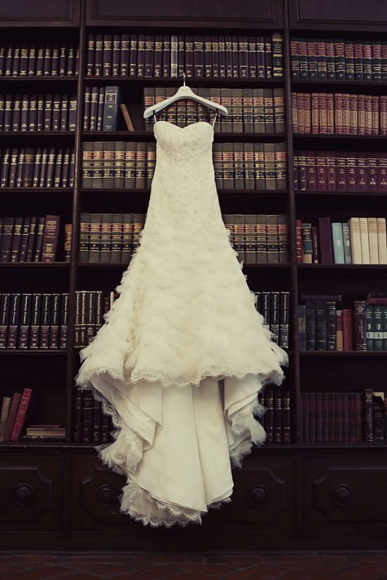 Photogenic! A Guide to Capturing Memorable Wedding Dress Photos ♡にて紹介している画像
