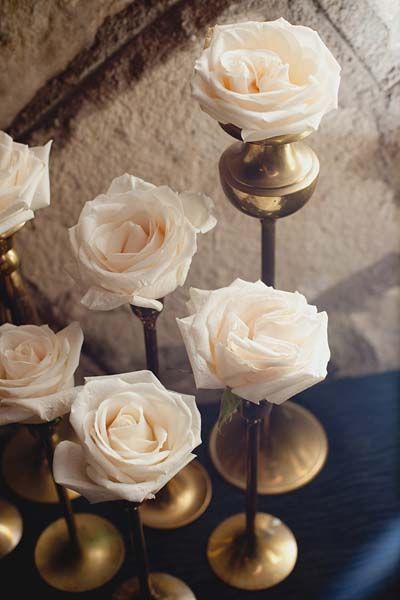 Unified Wedding with White Roses: A Collection of Images Exuding Luxury and Eleganceにて紹介している画像