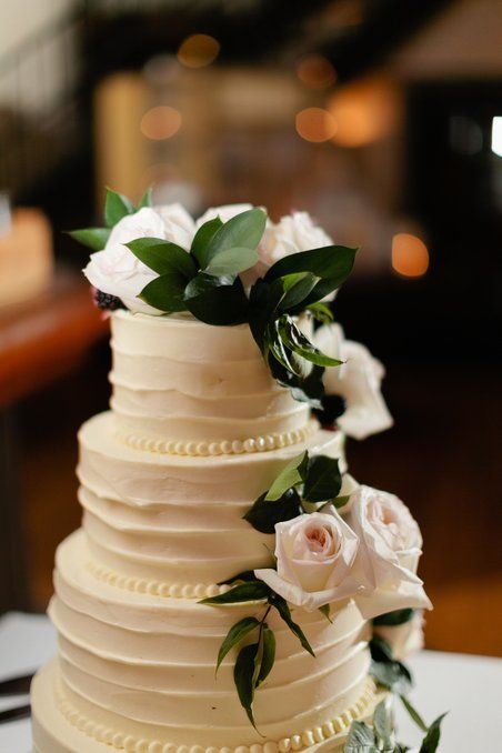 Unified Wedding with White Roses: A Collection of Images Exuding Luxury and Eleganceにて紹介している画像