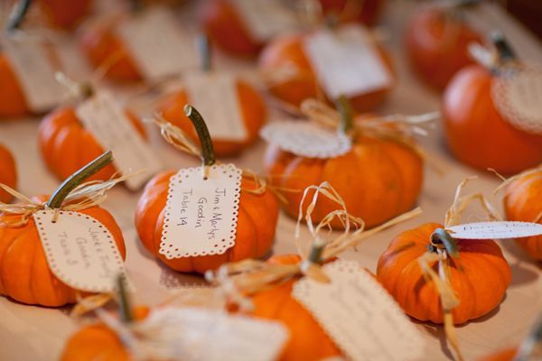 ハロウィーンの季節にぴったり♡ジャック・オ・ランタンでweddingパーティーを飾りつけ♡にて紹介している画像