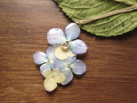 How to Preserve Your Wedding Bouquet Flowers Beautifully After the Ceremony ♡にて紹介している画像