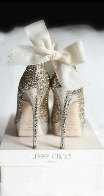 Three Coveted High-End Brands: Wearing the Best Bridal Shoes for Your Special Day ♡にて紹介している画像